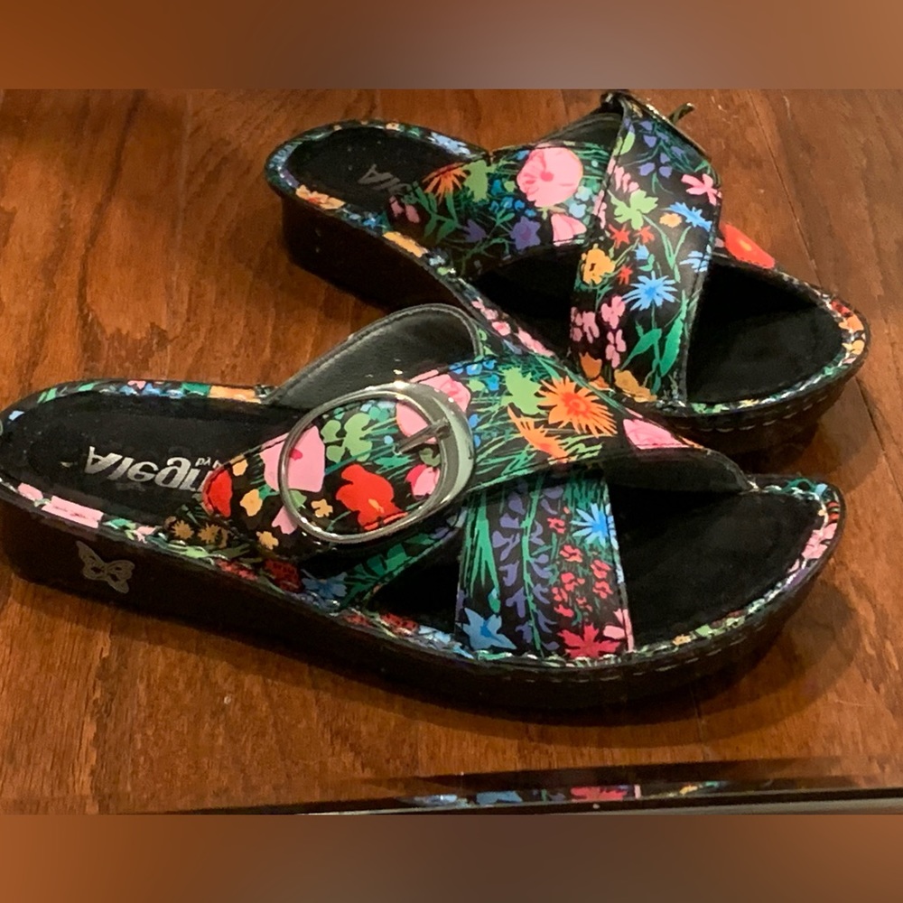 Algeria Vanya sandals “sweet emotions” in original box - size 37. Worn twice.